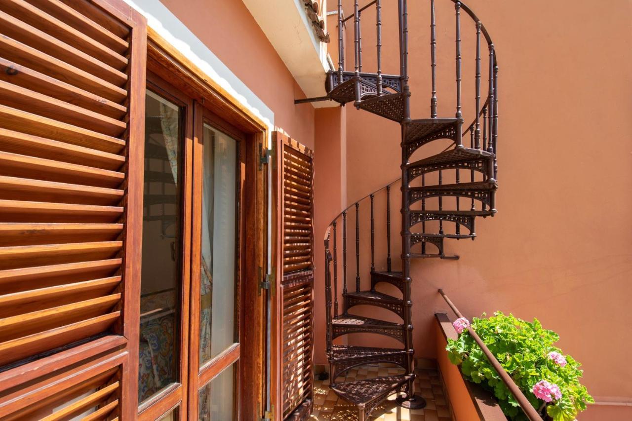 Palazzo Moresco سانتا مارينيلاّ المظهر الخارجي الصورة